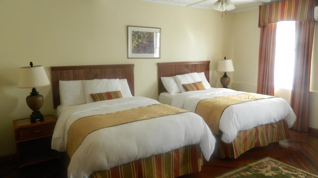 Cara Lodge Hotel Georgetown Buitenkant foto