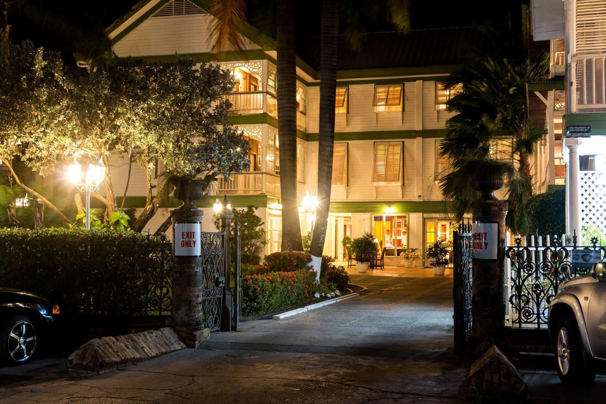 Cara Lodge Hotel Georgetown Buitenkant foto