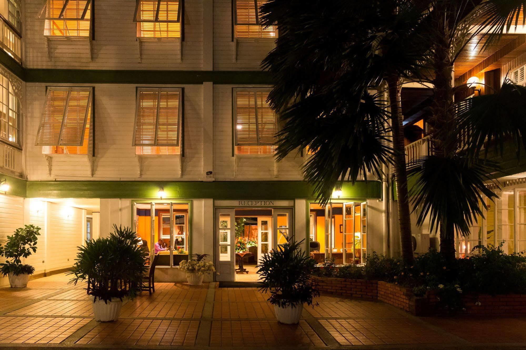 Cara Lodge Hotel Georgetown Buitenkant foto