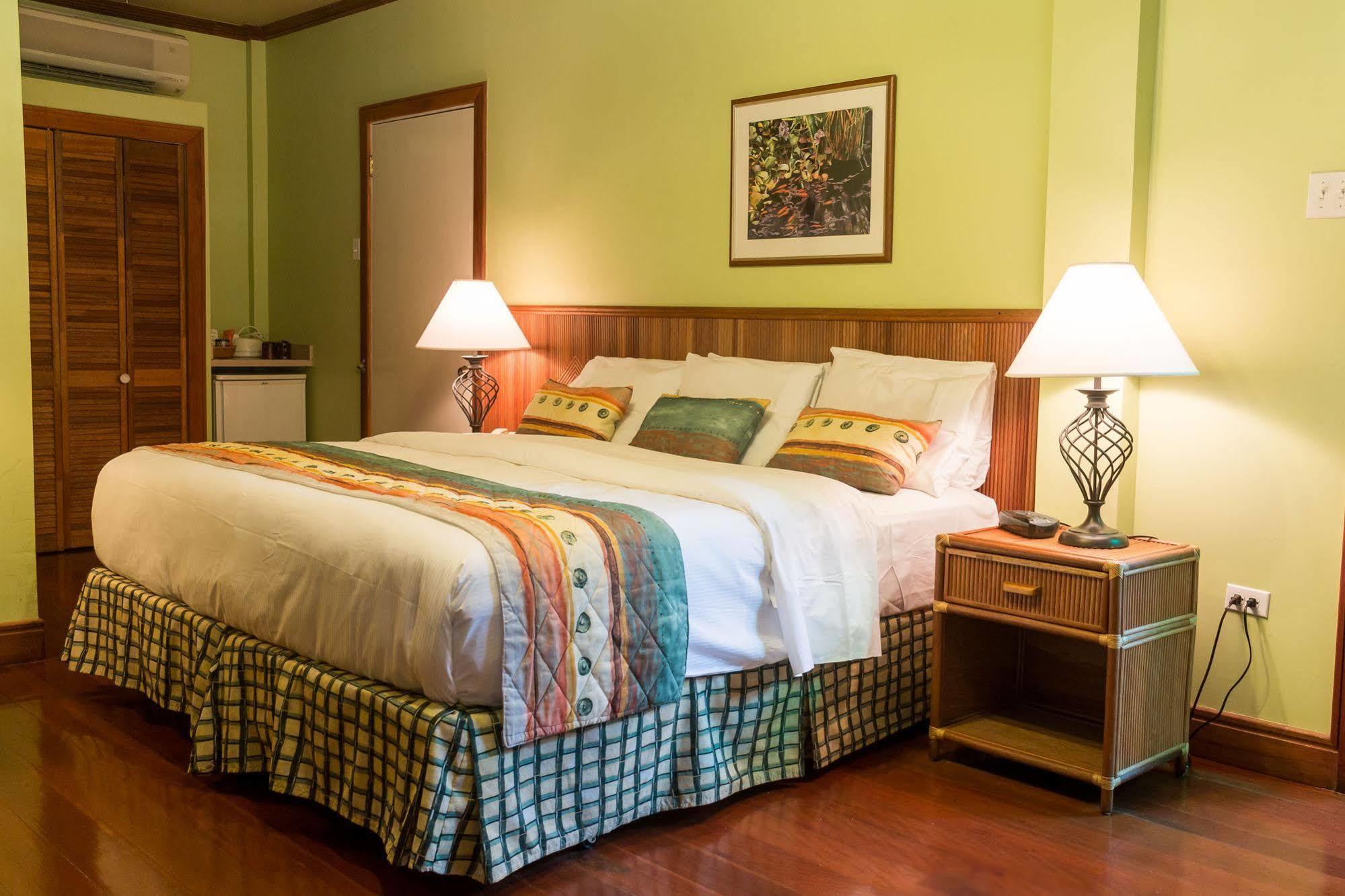 Cara Lodge Hotel Georgetown Buitenkant foto