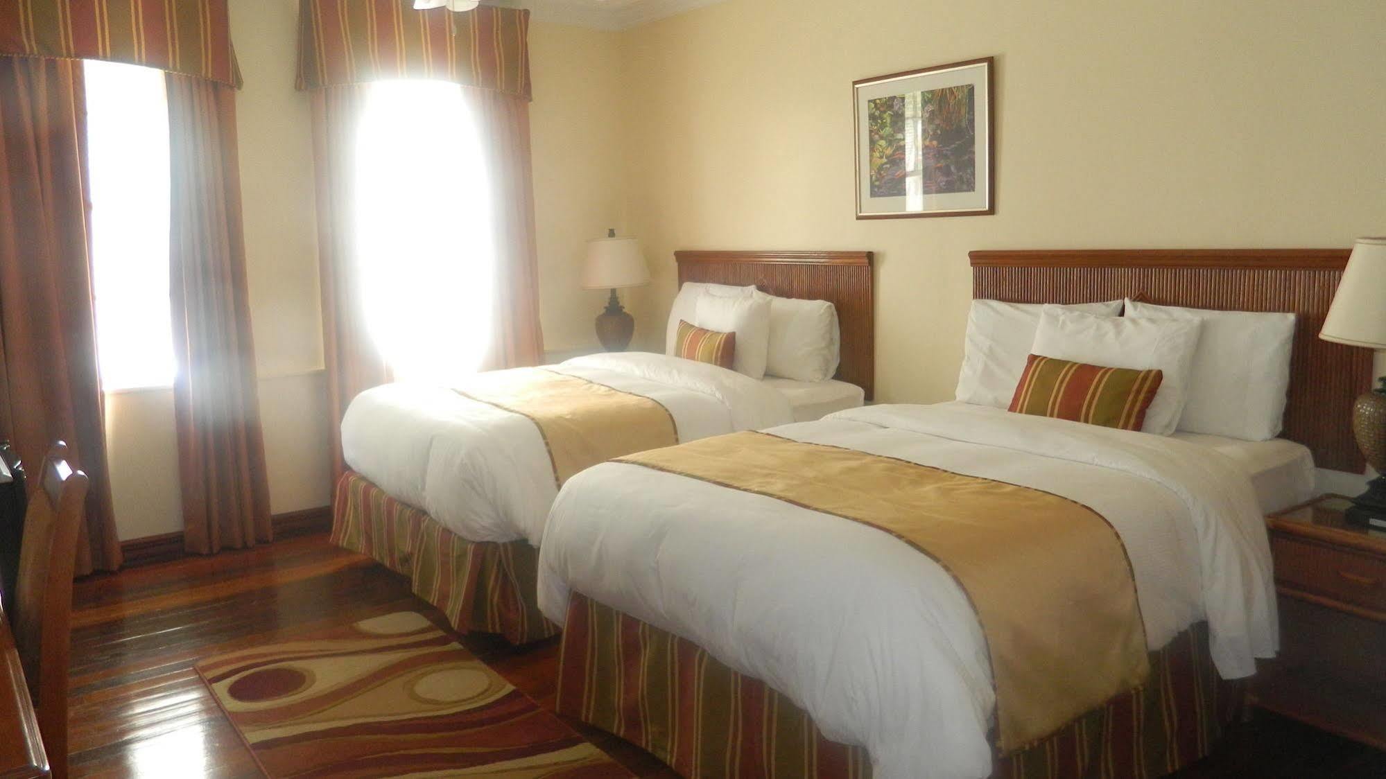 Cara Lodge Hotel Georgetown Buitenkant foto